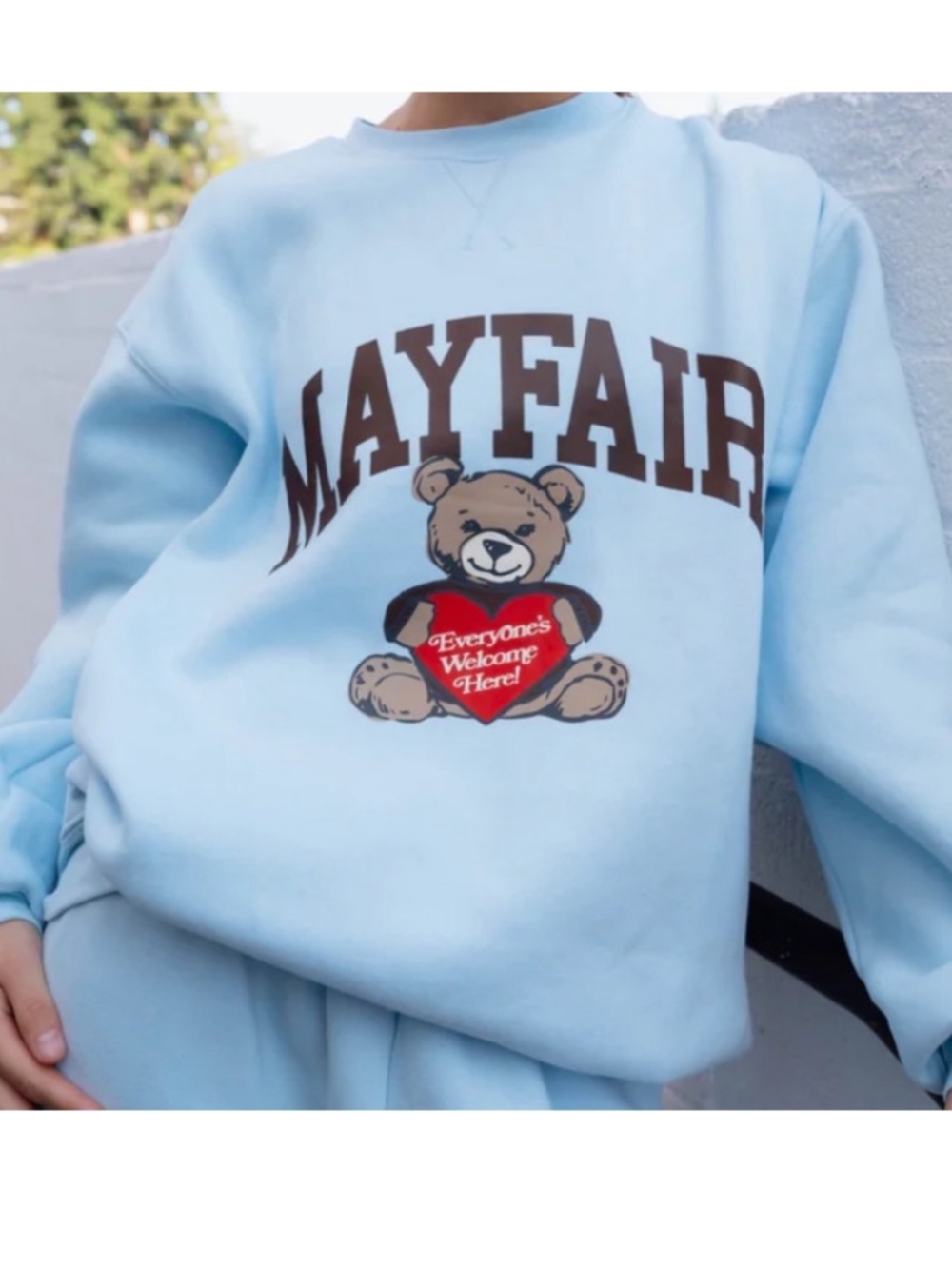 THE MAYFAIR GROUP Bear Fleece Graphic crewneck Sweatshirt size L/XL